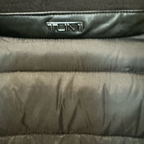 Tumi Reversible Puffer Vest Black/Blue Men Size Large - Picture 2 of 8